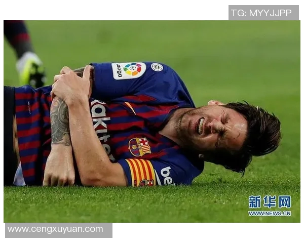 足球球星因伤痛苦表情展现赛场无奈瞬间令人心碎