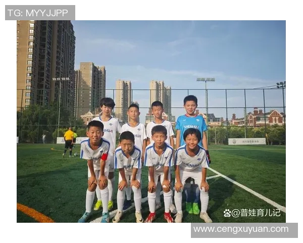 七人制足球球星闪耀绿茵场展现团队合作与个人技术风采